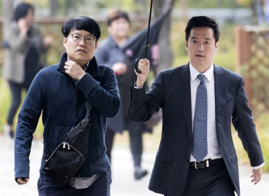 만화가 윤서인씨와 김세의 전 MBC 기자(사진=연합뉴스)